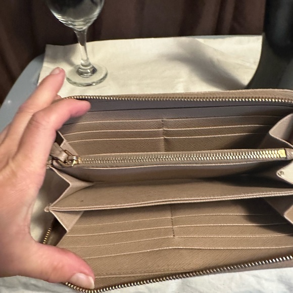 Prada long wallet. 8x4 in excellent condition. - Picture 3 of 9